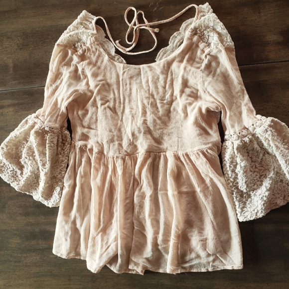 hazel haze Tops - Azel hazel haze pink flowy top size Medium